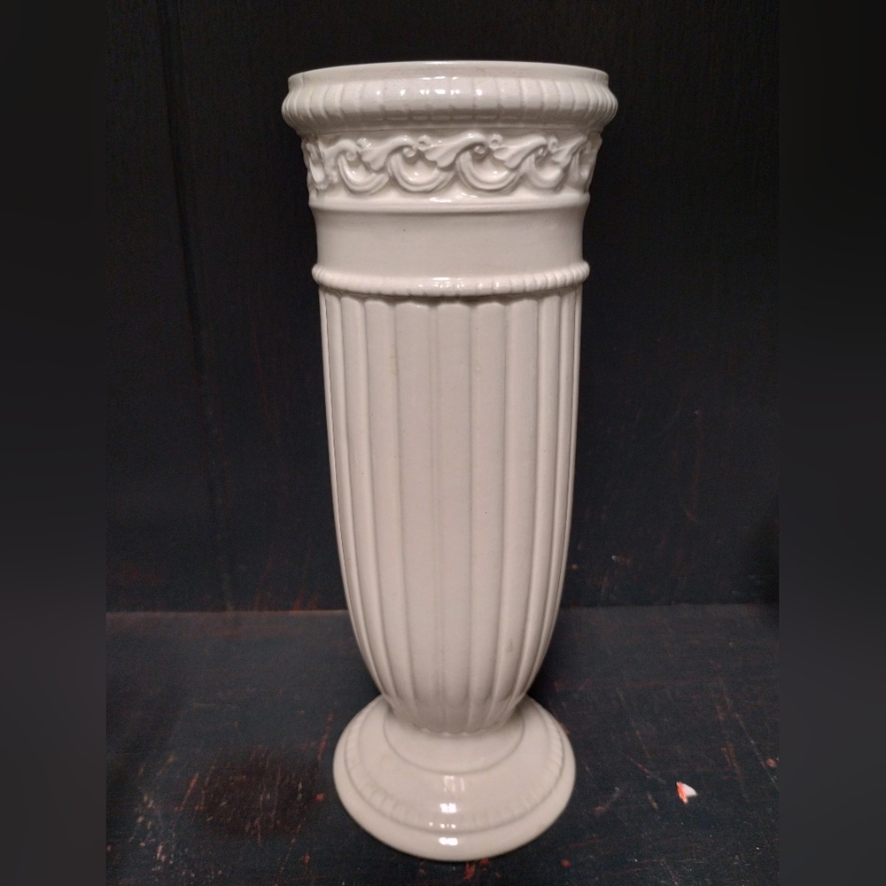 Abrigada Decma Portugal Creamware Tulip Vase
